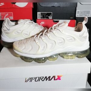 NIKE VAPORMAX PLUS OFF WHITE-TAN MEN'S US SIZE 10.5 GREAT CONDITION